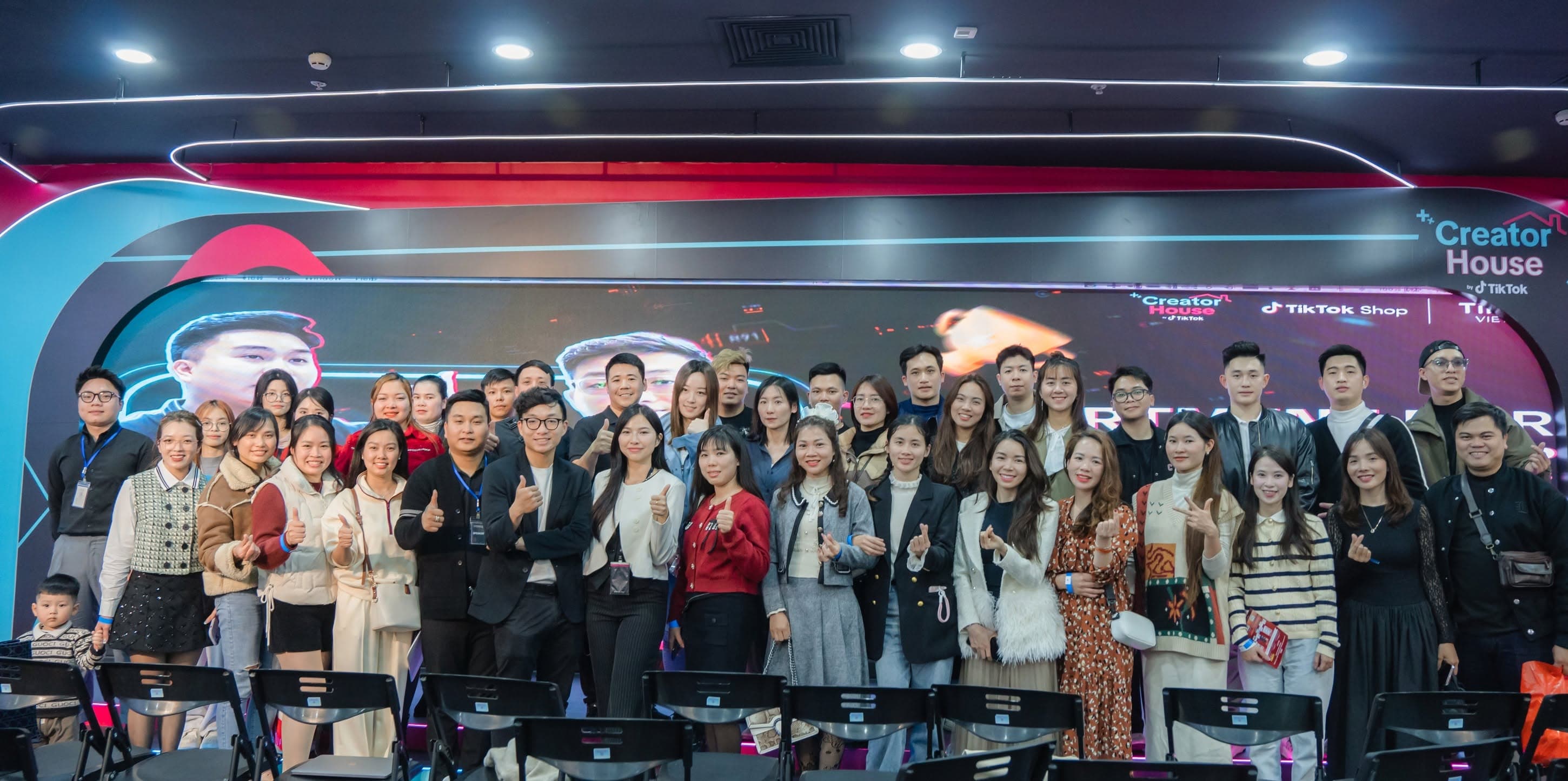 Cộng đồng Creator và đội ngũ TikCom tại sự kiện TikTok Shop